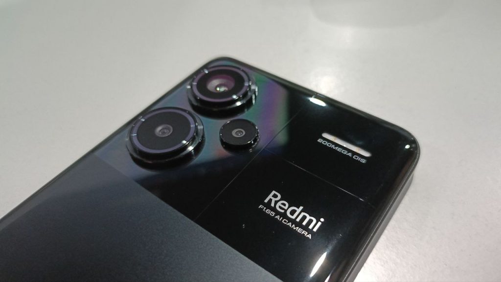 Bonggol kamera pada redmi note 13 pro+